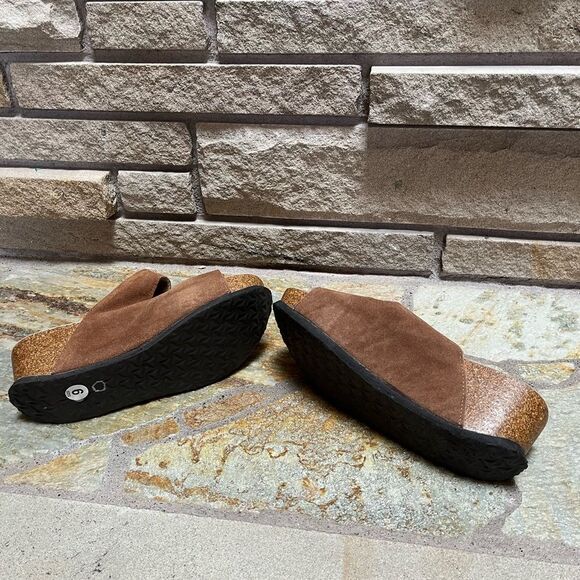 Muk Luks Averi Wedge Buckle Cow Suede Chunky Silver Sandal Size 9 western - Picture 10 of 11